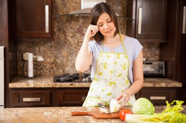Brunette cutting some onion