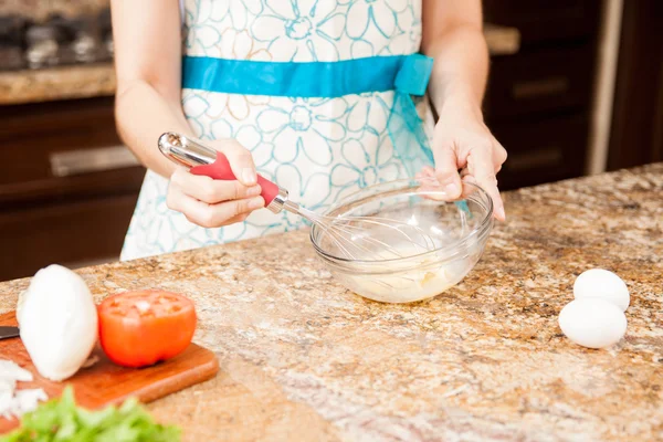 Woman beating some eggs — Stock Photo, Image