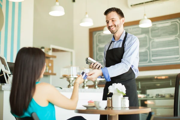 Waiter taking a credit card — Stock Photo, Image