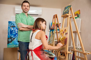 Sanat eğitmen bir ders