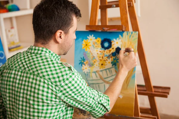Pintor masculino trabajando — Foto de Stock