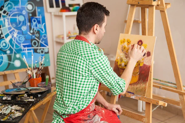 Artista masculino trabajando — Foto de Stock