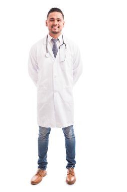 Doktor stetoskop bir laboratuar önlüğü ile