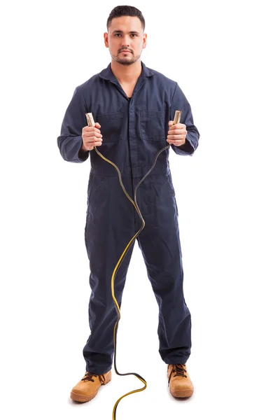 Mechanic holding jumper cables — Stock Photo, Image