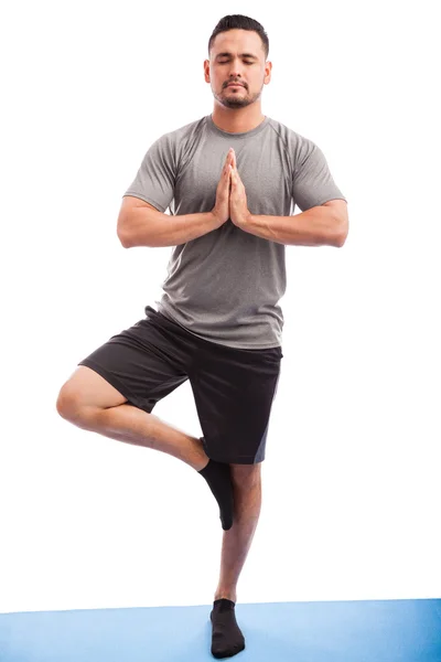 Man gör yoga — Stockfoto