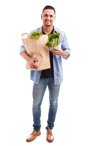 Homem carregando um saco de compras — Fotografia de Stock