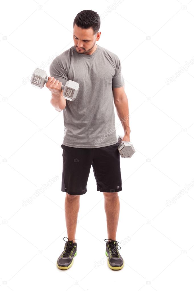 man in sporty outfit lifting weights