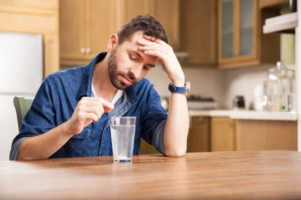 Guy waiting for an effervescent tablet — Stock Photo, Image