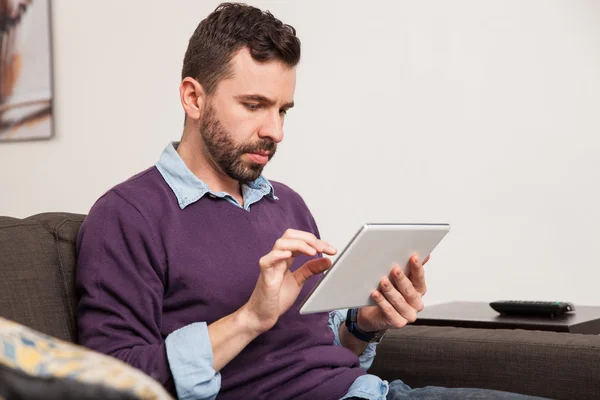 Man with a beard using a tablet computer — Stock Photo, Image