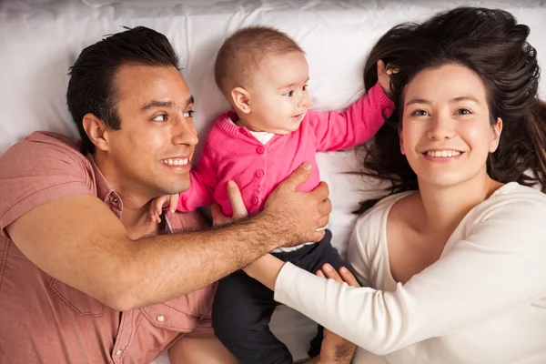 Woman and  husband relaxing with daughter — Stock Photo, Image
