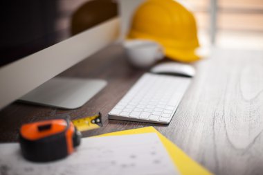 Müteahhidin Resepsiyon bir bilgisayarla senkronize edin