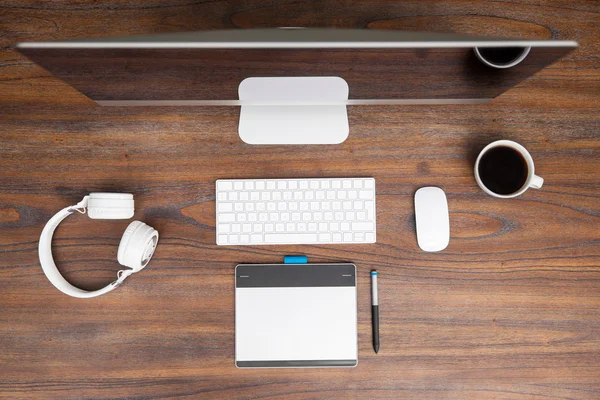 Ordinateur de bureau avec clavier — Photo