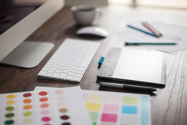 Graphic designer's workspace — Stockfoto