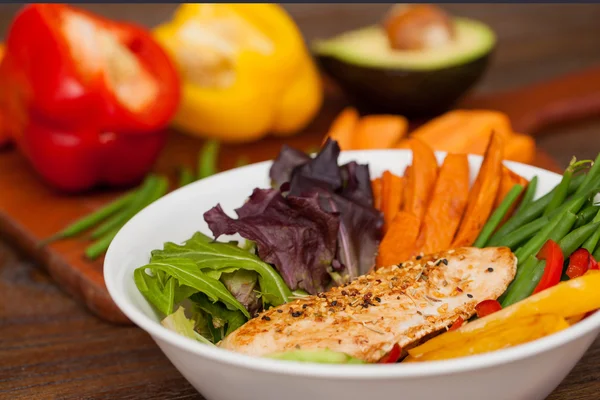 Gekochtes Huhn mit Gewürzen — Stockfoto