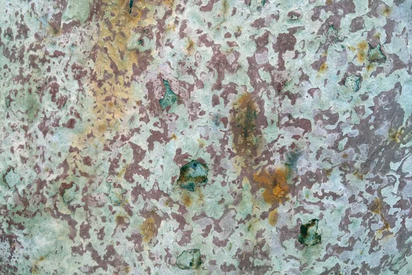 Una Pieza Metal Con Pintura Pelada Una Parte Oxidada Fondo — Foto de Stock