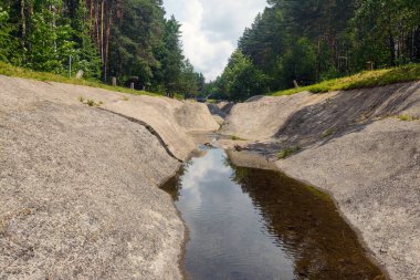Spor için suni kanal. Hiç su yok.
