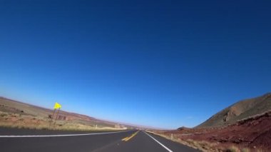 Hareket halindeki bir arabadan California manzarası çok güzel..