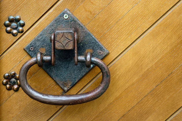 Close Old Metal Wooden Door Handle — Stock Photo, Image
