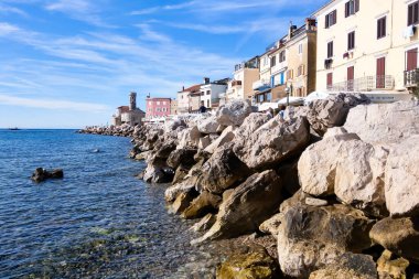 Slovenya 'nın Piran kentinin resimli manzarası. Adriyatik Denizi Kıyısı.