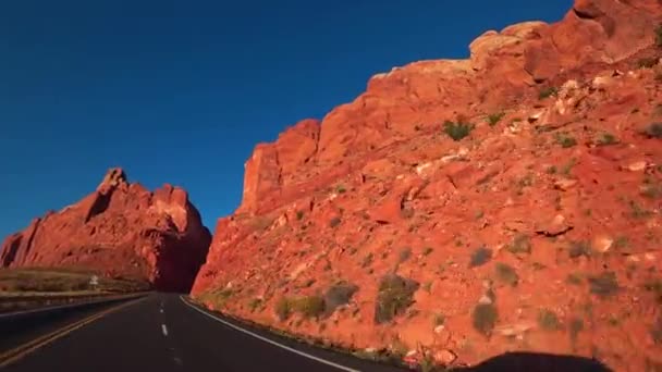 Strada Panoramica Lungo Montagne Rosse Negli Stati Uniti — Video Stock