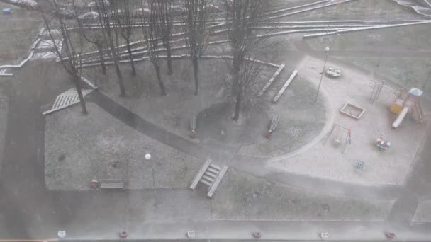 Zwolniony Ruch Strzelanie Poza Oknem Padającego Śniegu — Wideo stockowe