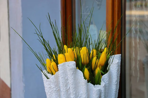 Hay Ramo Tulipanes Amarillos Jarrón Ventana — Foto de Stock