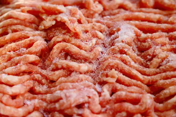 Nahaufnahme Auf Tiefgefrorenem Rotem Hackfleisch Hintergrund Konsistenz Des Fleisches — Stockfoto