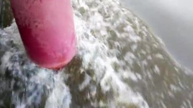 Suyu kesen şamandıranın manzarası