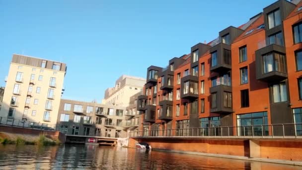 Wroclaw Polen Mei 2021 Prachtige Moderne Huizen Aan Rivier Odra — Stockvideo