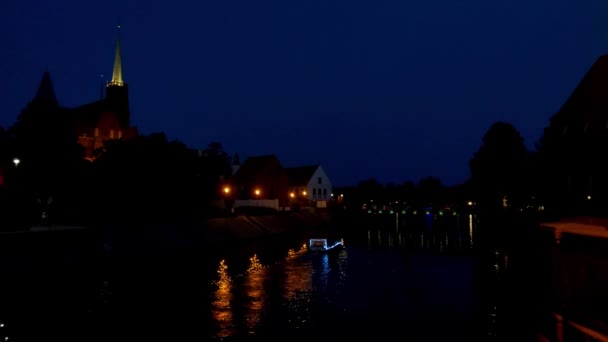 Wroclaw Polonia Mayo 2021 Vista Nocturna Del Barco Que Navega — Vídeos de Stock