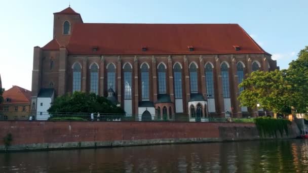 Wroclaw Lengyelország 2021 Május Kilátás Víztől Templom Épületéig — Stock videók
