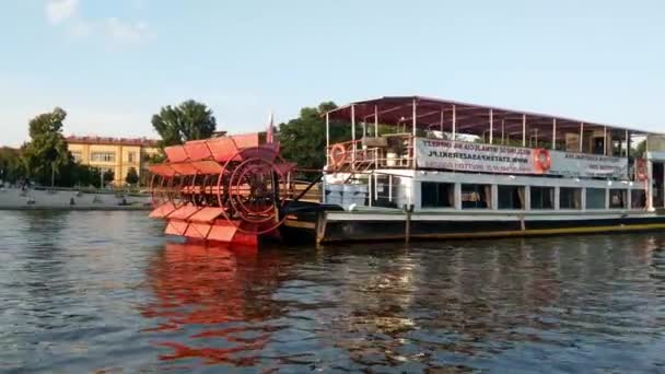 Wroclaw Polonia Mayo 2021 Barco Para Caminar Por Río Odra — Vídeos de Stock