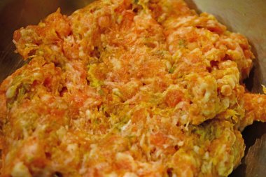 Yemek pişirmek için kıymalı kase manzarası