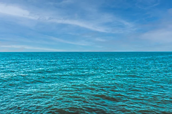 Krásná Tyrkysová Mořská Voda Proti Modré Obloze Pohled Tropické Pláže — Stock fotografie
