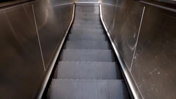 Blick Auf Die Bewegung Des Aufzugs Einkaufszentrum Oder Der Bahn — Stockvideo