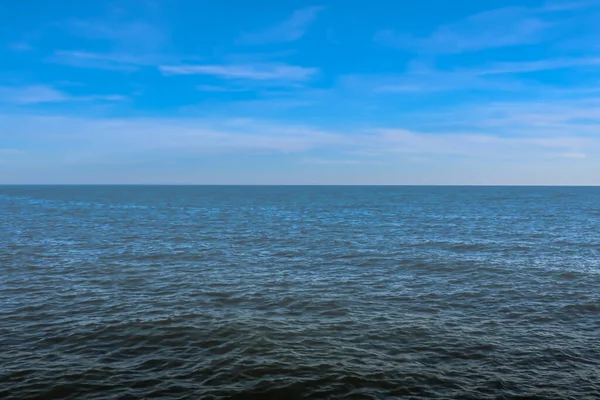 Krásný Malebný Výhled Moře Nebo Oceán Slunečného Dne — Stock fotografie