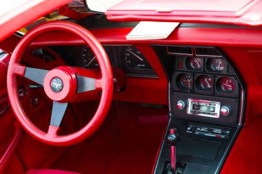 Wroclaw, Polonya, 20 Ağustos 2021: Chevrolet Corvette 'in güzel, parlak iç mekanı