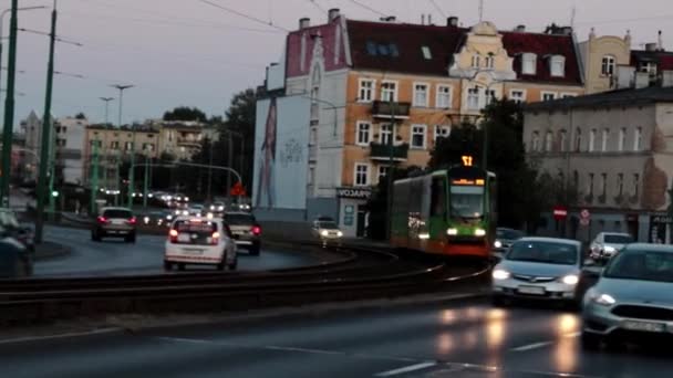 Posen Polen August 2021 Abendverkehr Der Stadt — Stockvideo