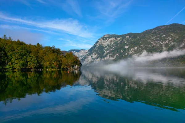 Picturesque Mountain Lake Foggy Morning —  Fotos de Stock