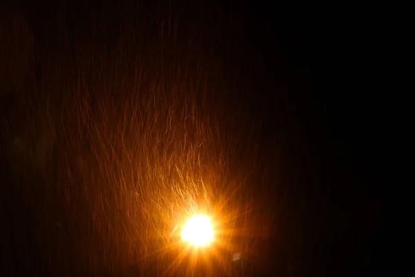 Niewyraźne Tło Nieostre Śnieg Pada Tle Świecącej Latarni — Zdjęcie stockowe