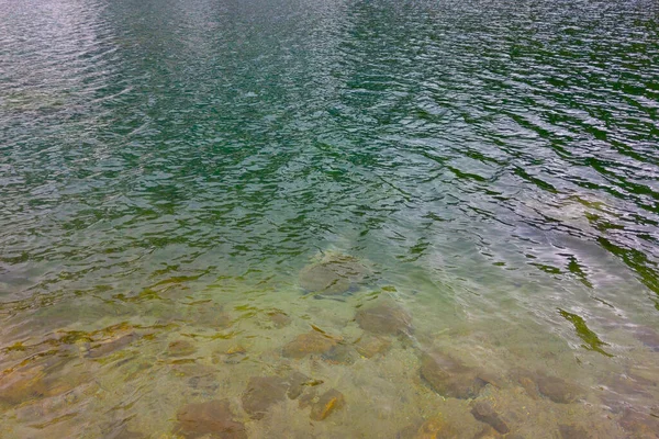 Hintergrund Von Türkisfarbenem Wasser Einem Bergsee Sauberes Wasser — Stockfoto