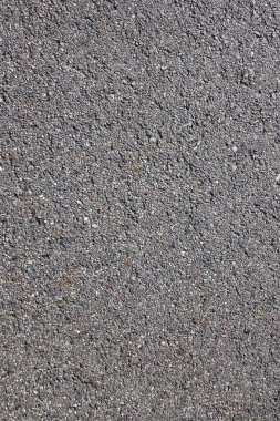 Kalıplı asfalt yüzeyin yakın görüntüsü pürüzlü detaylarını gözler önüne seriyor. Yapım, kentsel planlama veya yol çalışması projeleri ile ilgili kavramları resmetmek için ideal.