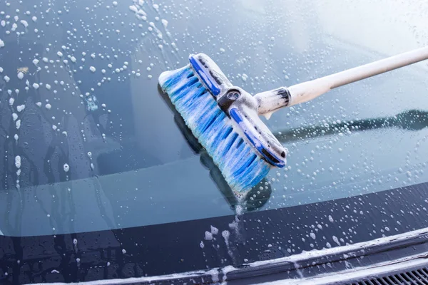 Szczotka Mycia Samochodów Zewnątrz Pianką — Zdjęcie stockowe