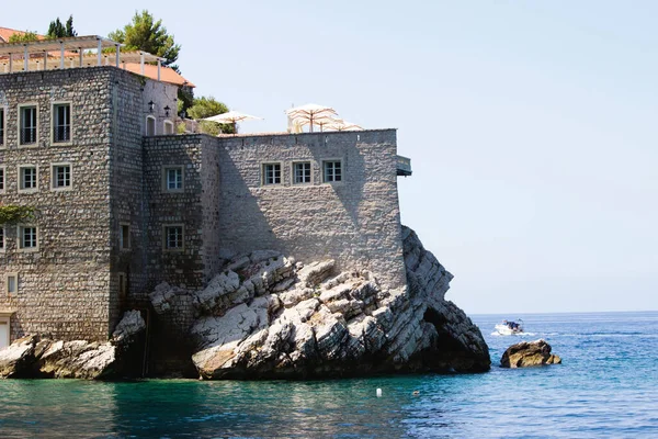 Sveti Stefan Karadağ mimarisi