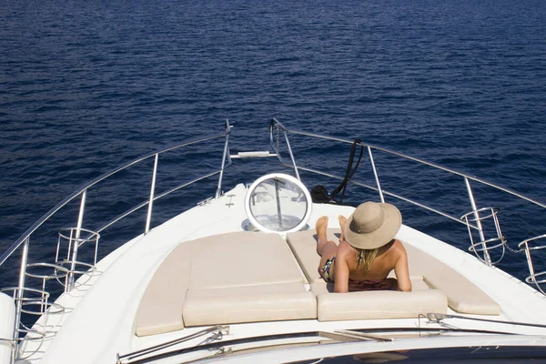Morze Lato Gorące Kobiety Jacht Luksusowy Prywatny — Zdjęcie stockowe