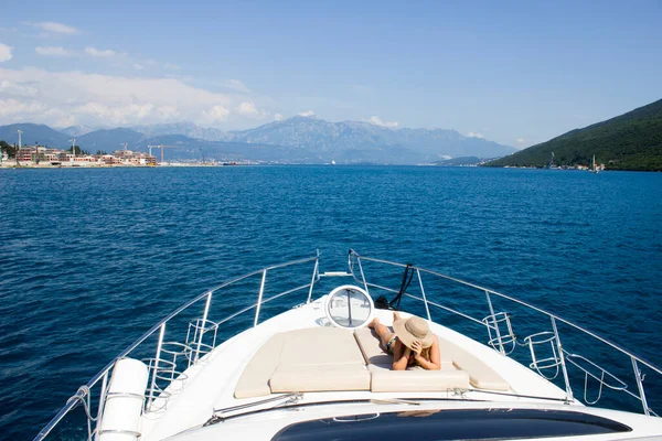 Mer Été Chaud Femmes Yacht Luxe Privé — Photo