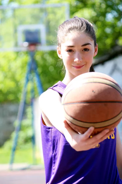 Ritratto Ragazza Pallacanestro Giocatore — Foto Stock