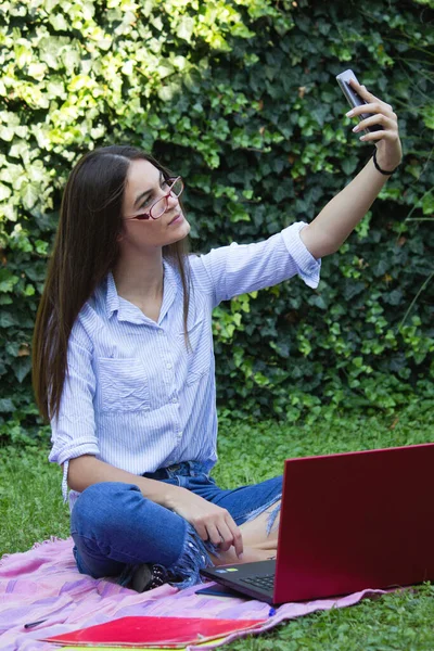 Tempo Descanso Para Uma Selfie Depois Aprender — Fotografia de Stock