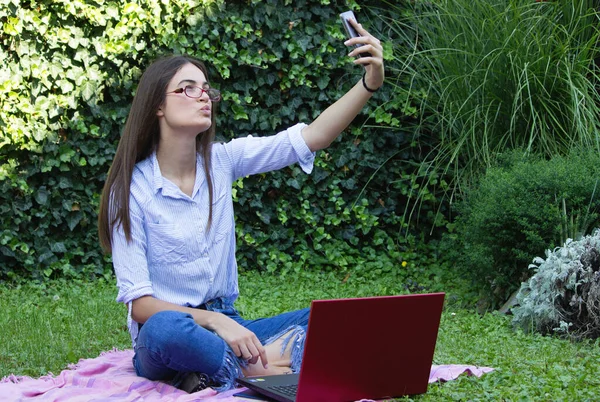 Tempo Descanso Para Uma Selfie Depois Aprender — Fotografia de Stock