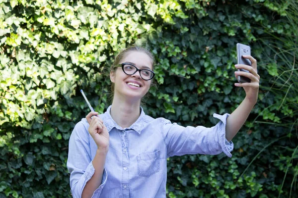 Estudante Faz Uma Selfie — Fotografia de Stock